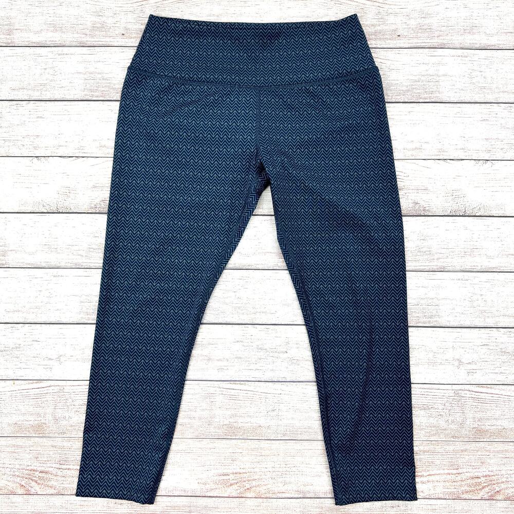 SplitsFiftyNine Chevron Blue Gray Capri Leggings